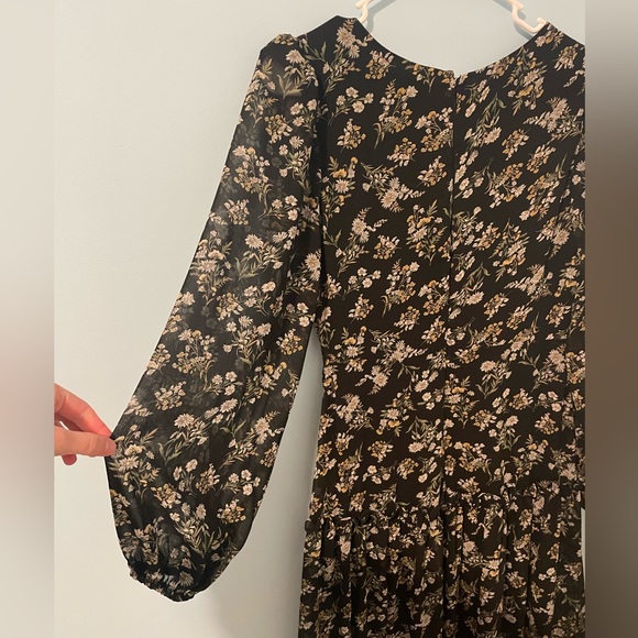 ASTR the label Floral Black Midi dress with slit and balloon sleeves - Picture 5 of 6